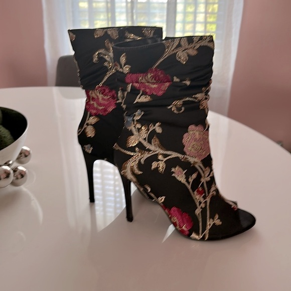 So me Floral Booties - Picture 2 of 2